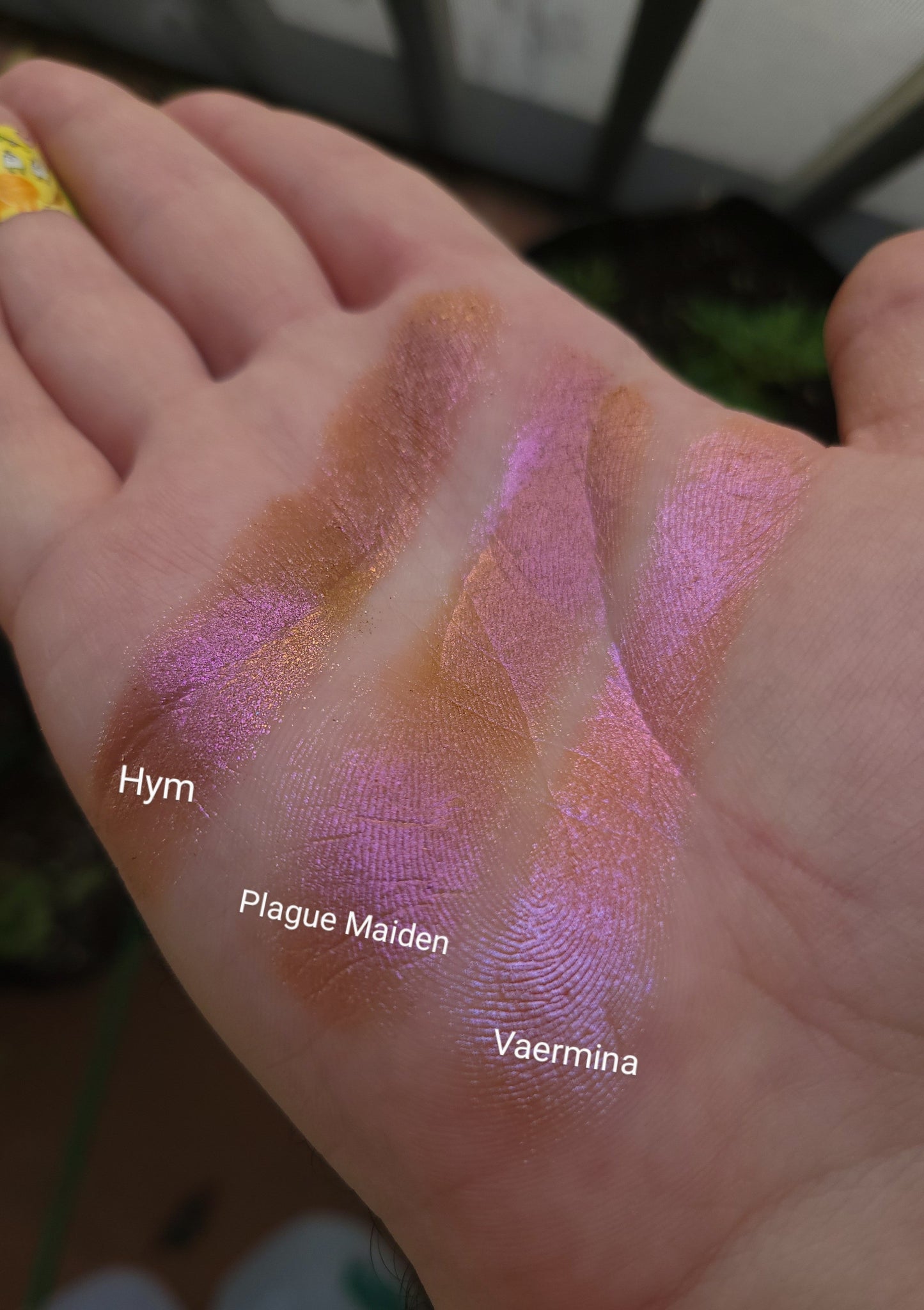 Vaermina - Eyeshadow Multichrome Orange Based w/ Indigo-Purple-Red shift