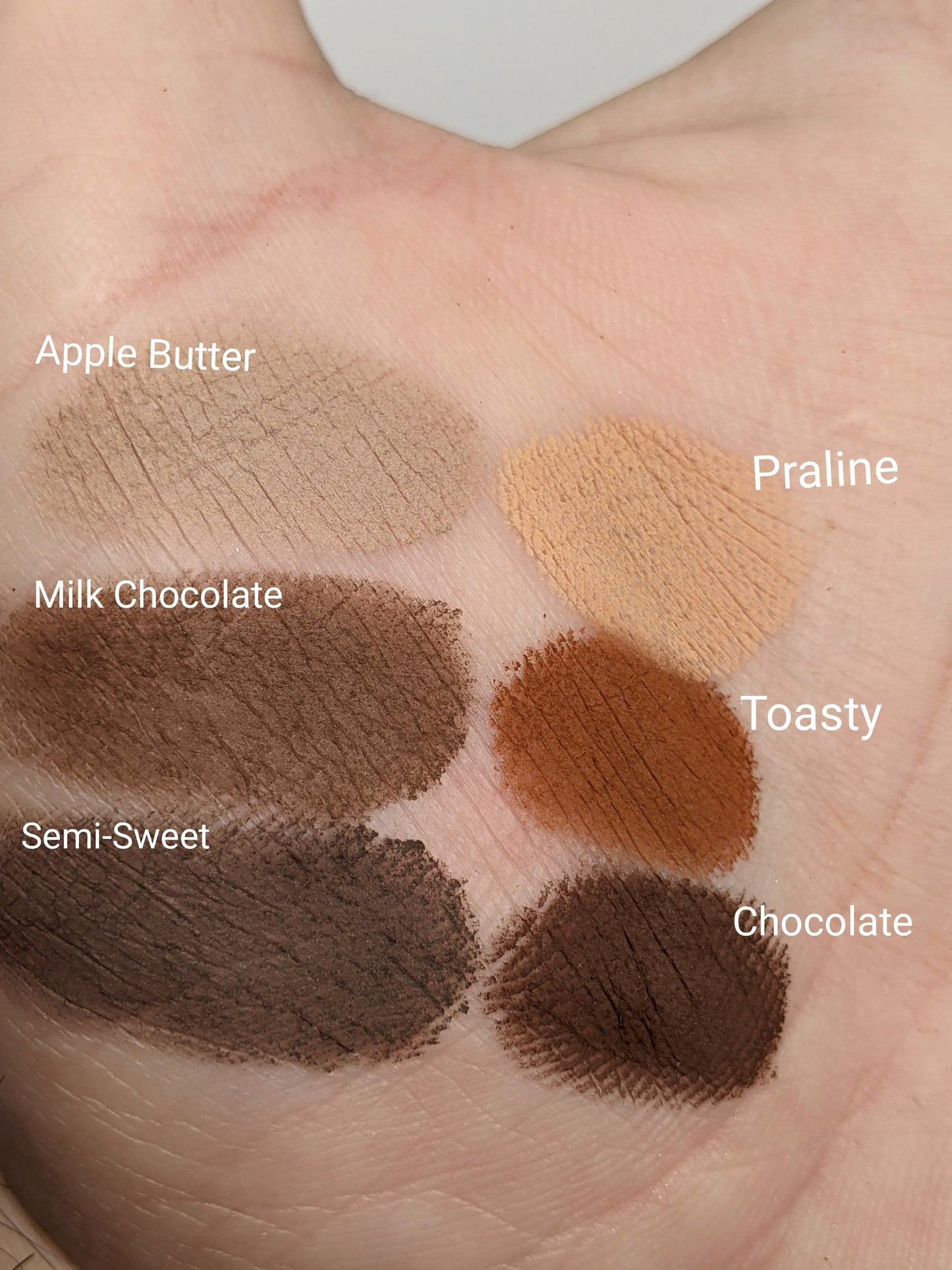 Praline - Matte Eyeshadow Light Brown Beige