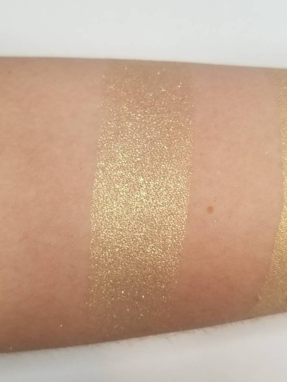 V.I.P -  Highlighter Eyeshadow Gold Sparkle