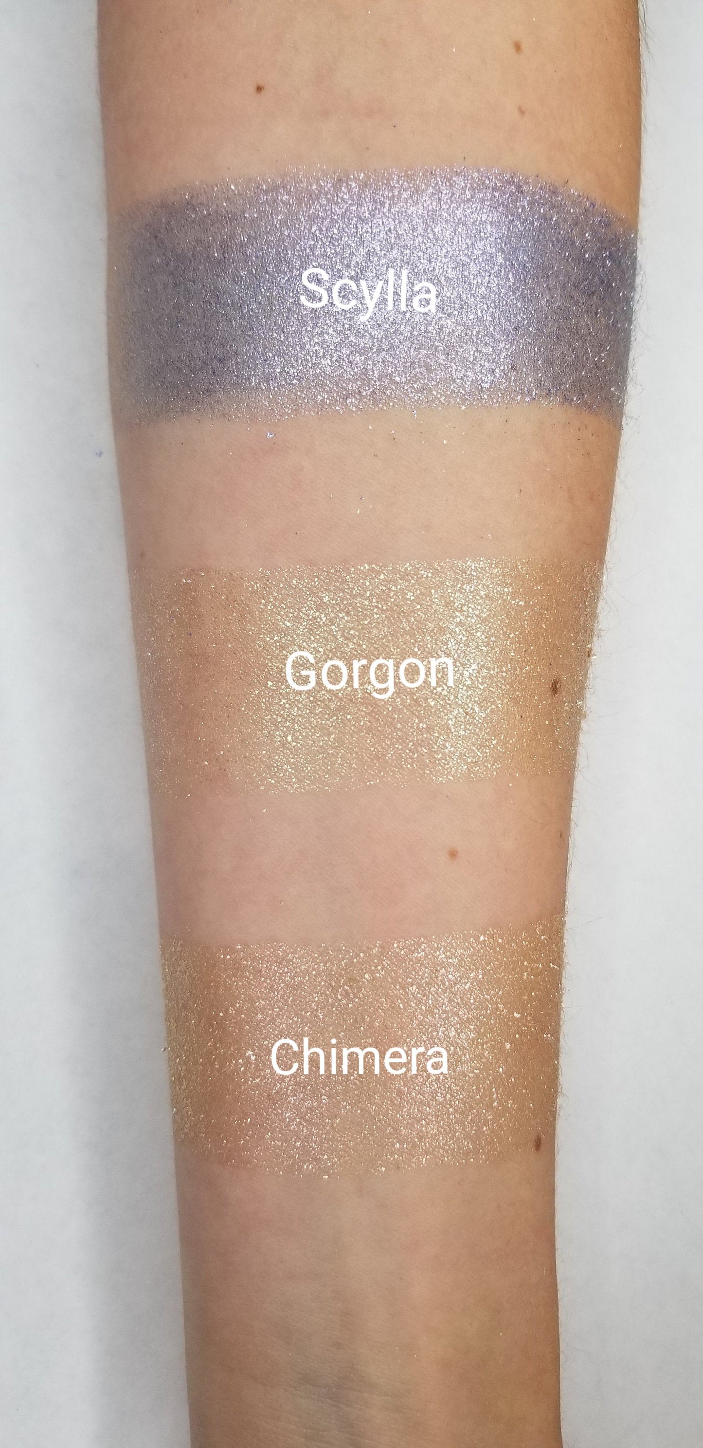 Gorgon -  Highlighter Eyeshadow Green Gold Sparkle